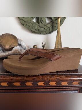 Flojos Heel Flip flops 11 brown chestnut leather platform sandals